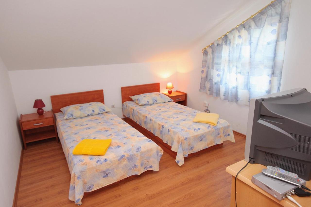 Apartments And Rooms With Parking Space Njivice, Krk - 5458 Εξωτερικό φωτογραφία