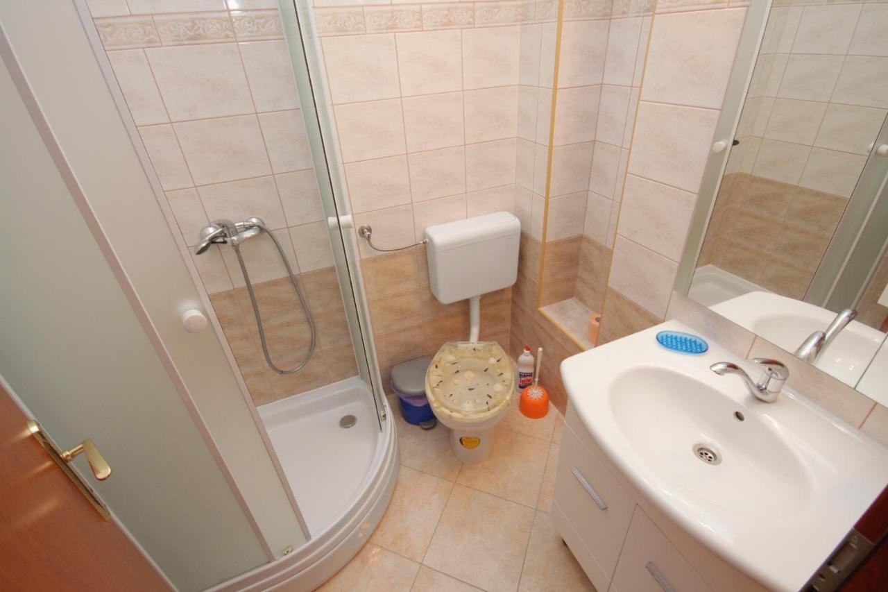 Apartments And Rooms With Parking Space Njivice, Krk - 5458 Εξωτερικό φωτογραφία
